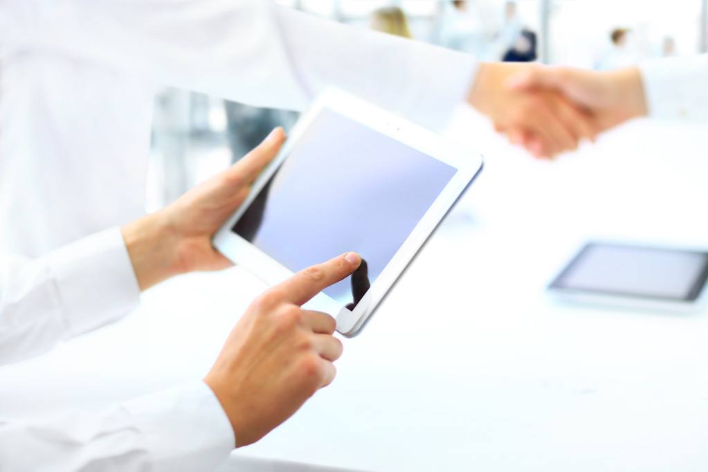 可編程供熱供冷熱泵機組控制器